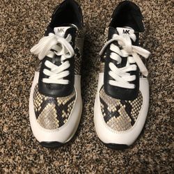 Brand new Women’s shoes from Michael Kors size 8