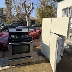 Stove and Fridge 
