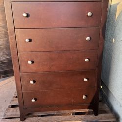 Dresser 100