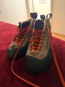 Evolv Climbing shoes women 7.5 US