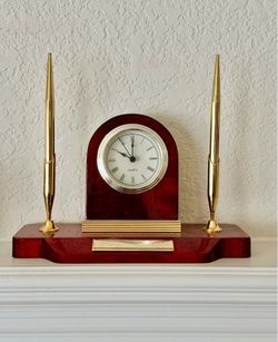 Classic, charming CLOCK with 2 pens - Like brand new