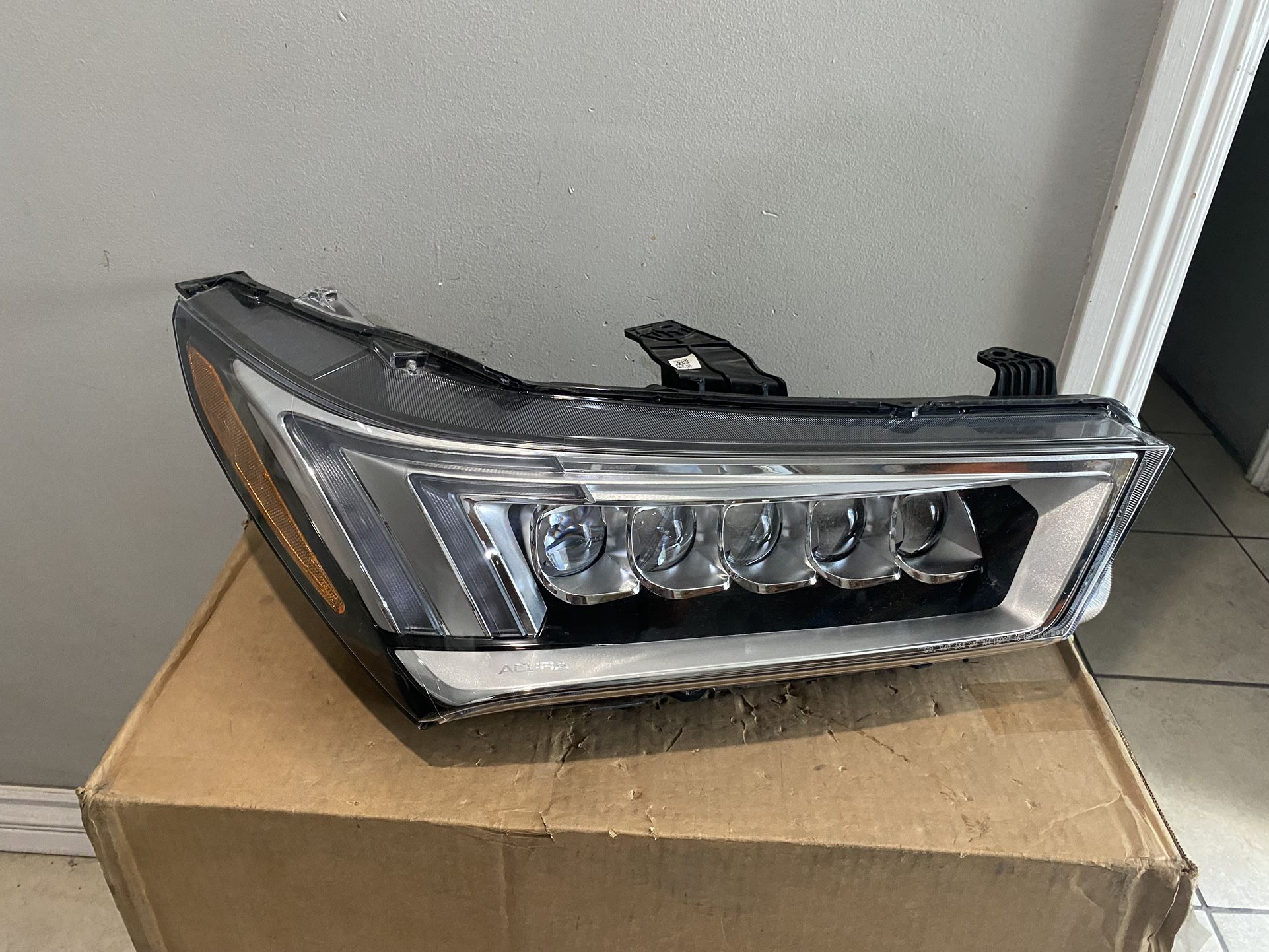 2017-2020 Acura MDX Right Headlight