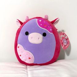 deanna valentine’s day cow squishmallow 8” brand new with tags