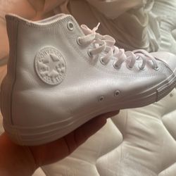 10.5 High top Chuck Taylor Converse Men’s Brand New 