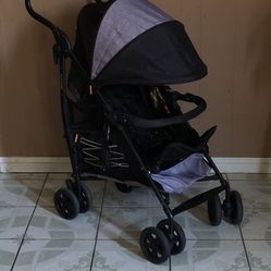 LIKE NEW SUMMER 3D LITE STROLLER!!!!