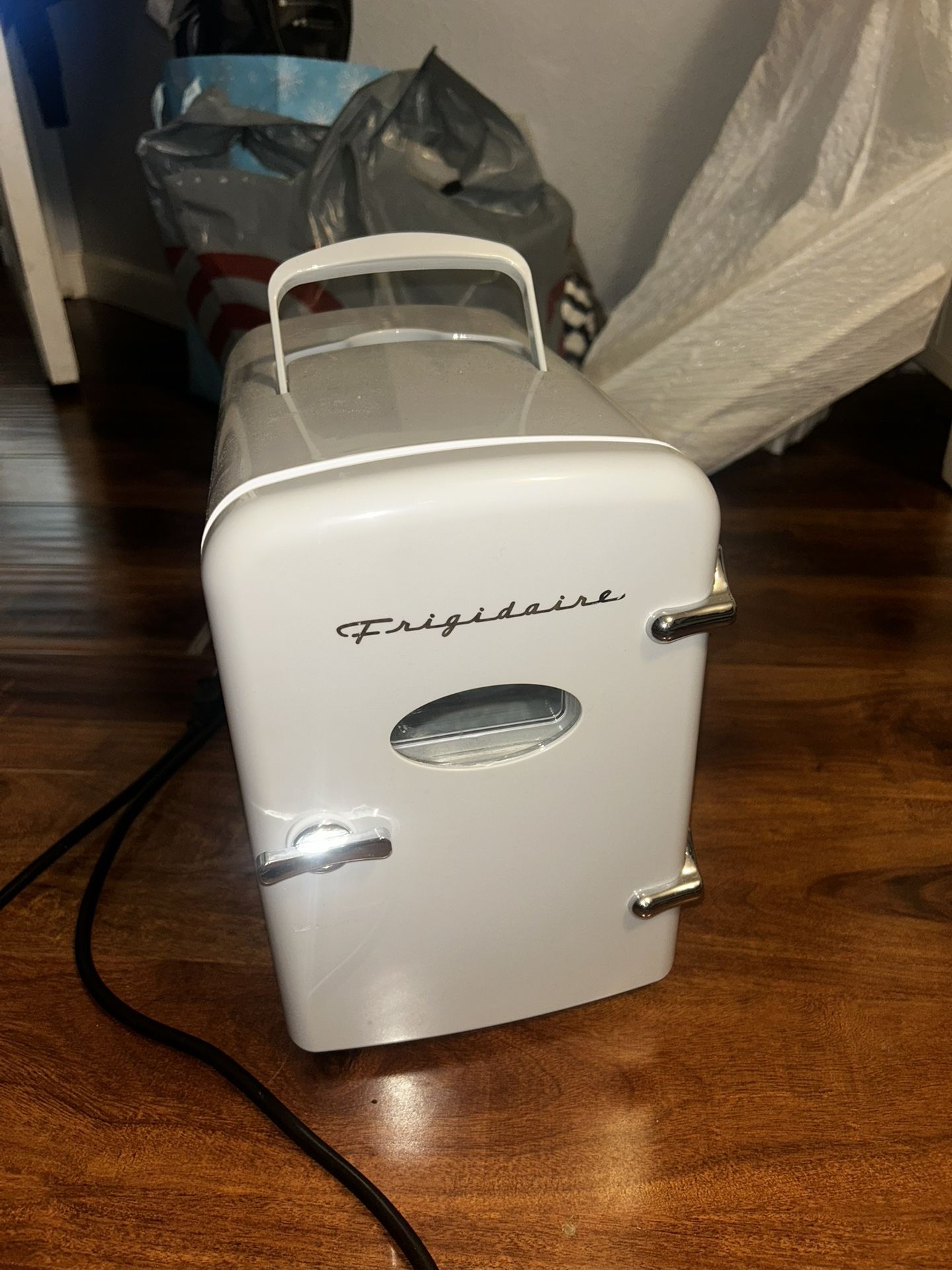 Frigidaire Mini personal Fridge