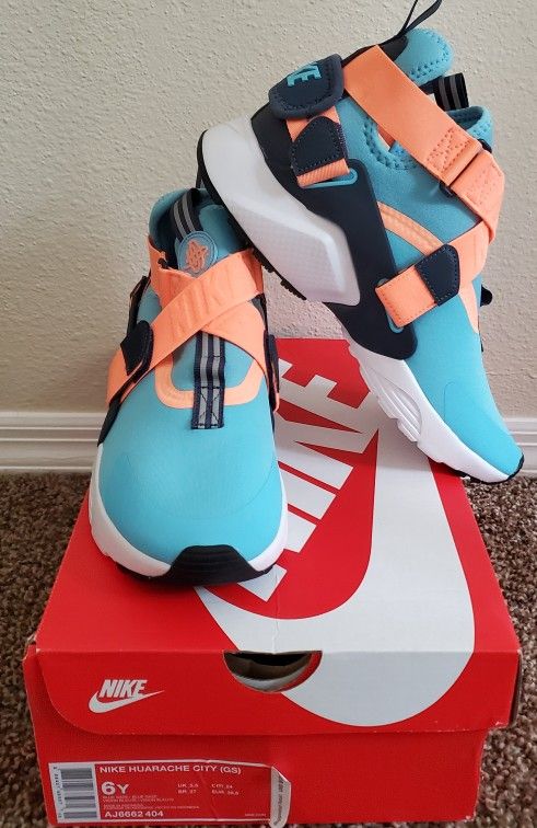 Nike Huarache Size 6Y