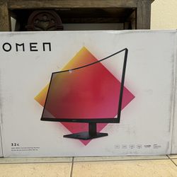 HP Curved QHD 165Hz Gaming Monitor.