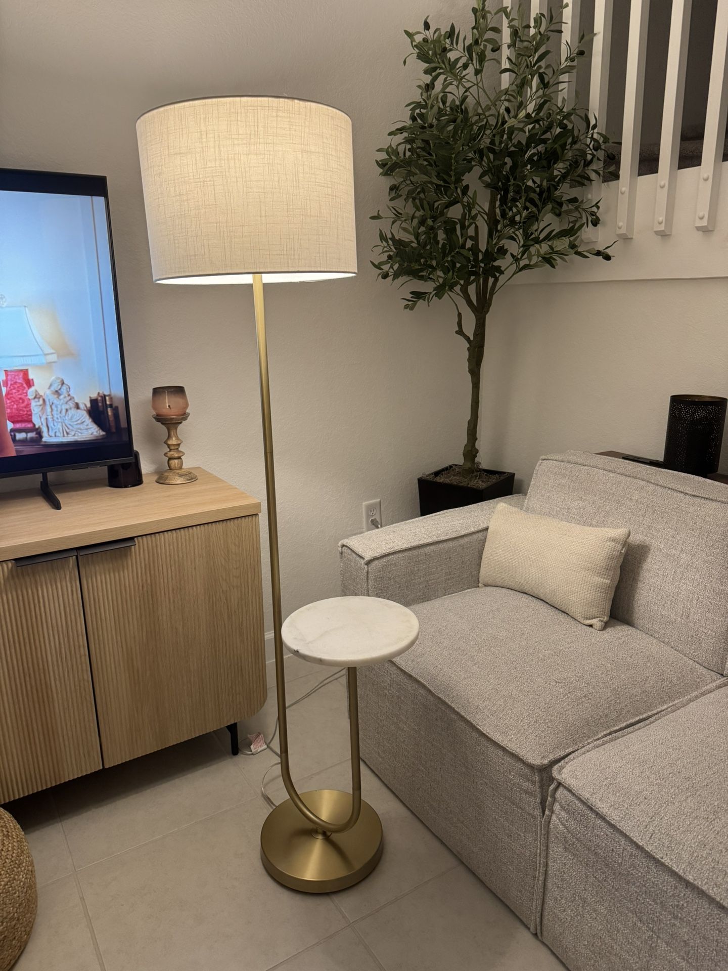 Living Room , Bedroom Lamp And End Table