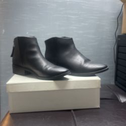 Universal Thread  Woman’s Black Ankle Boots Size 8 1/2