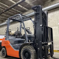 2019 PNEUMATIC TOYOTA M8 forklift for sale 