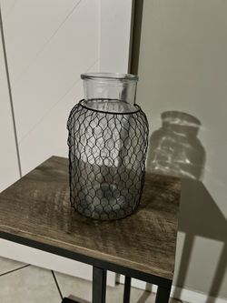 CHICKEN WIRE GLASS JAR/VASE