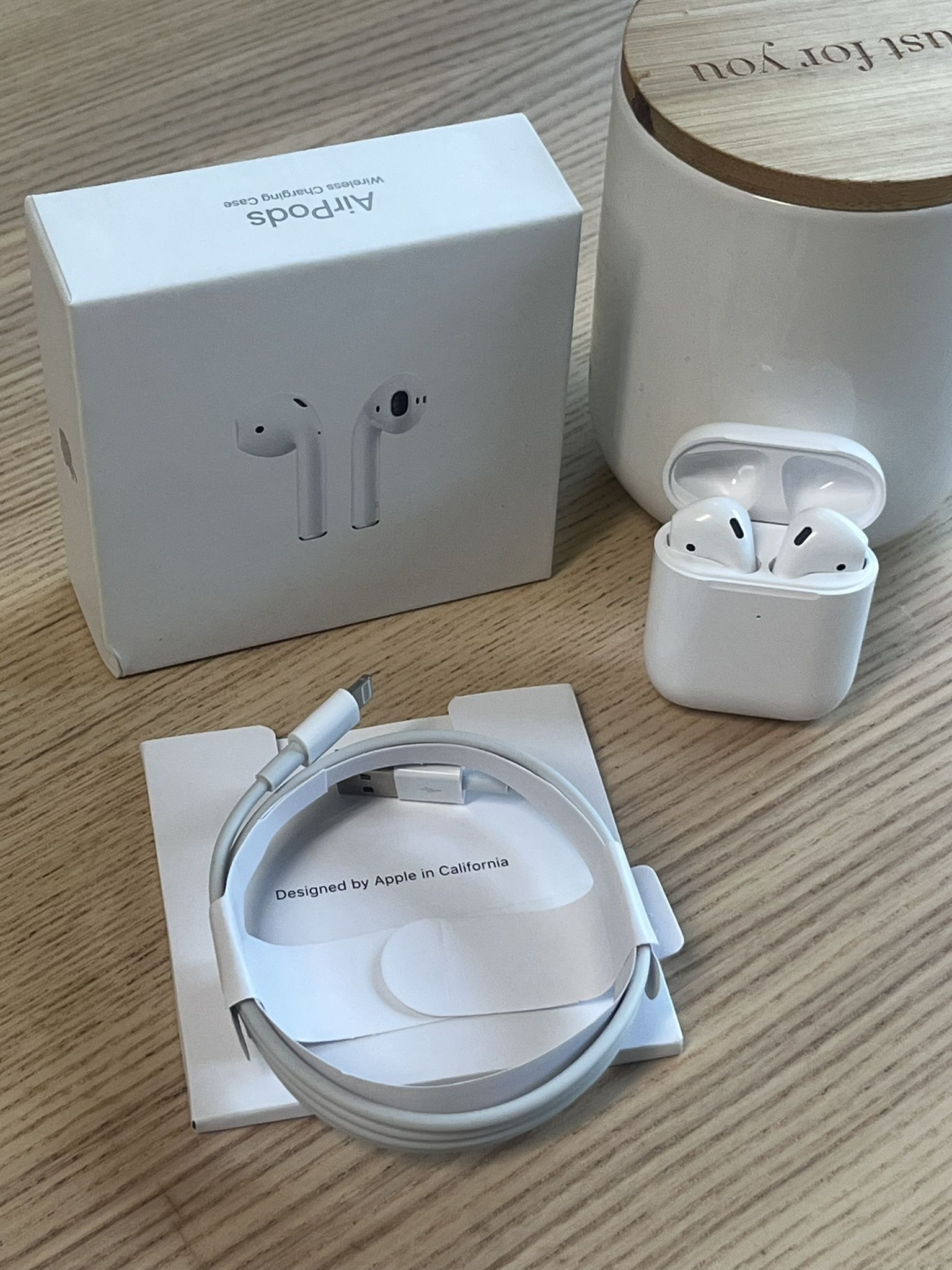 Apple AirPods Gen 2 With White Wireless Charging Case And Lightning Cable 