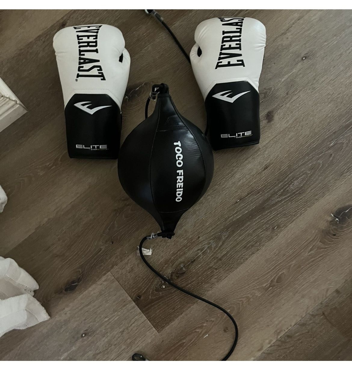 Double Ended Speed Bag And Pair Gloves