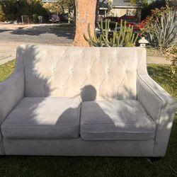 Modern Tufted Sofa – Light gray / Velvet Look