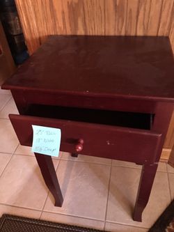 Cute little table $30