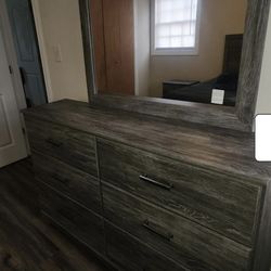 Dresser set