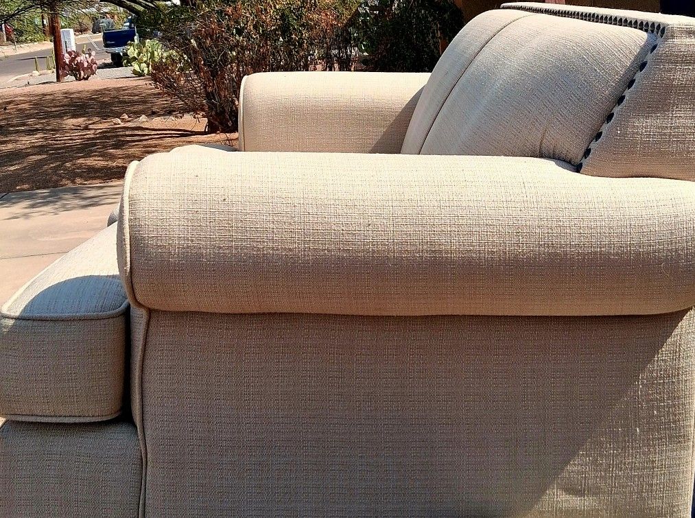 LOVE SEAT