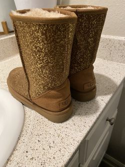 UGG Boots Women Size 7 Classic Short Chestnut