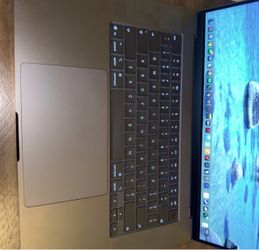 Apple MacBook Laptop M5 Max