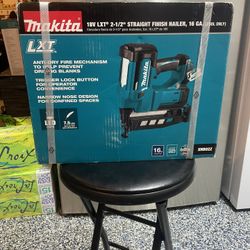 Makita Straight Finish Nailer [New][Nueva]