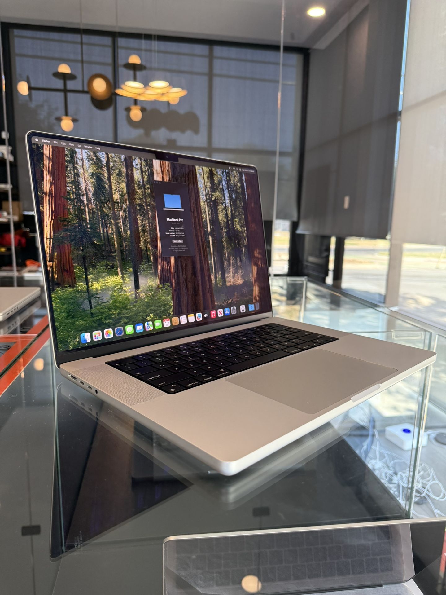 Apple 16” MacBook Pro M1 Pro Chip 32GB Ram 512SSD! 90 day warranty! We offer financing!
