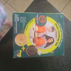 New In Box Master Chef Jr Pizza Cooking Set