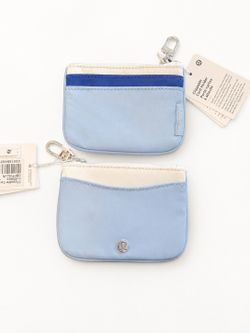 Clippable card holder