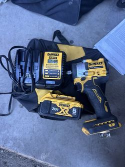 DEWALT 20v 1/2 impact with one 5.0 battery charger bag