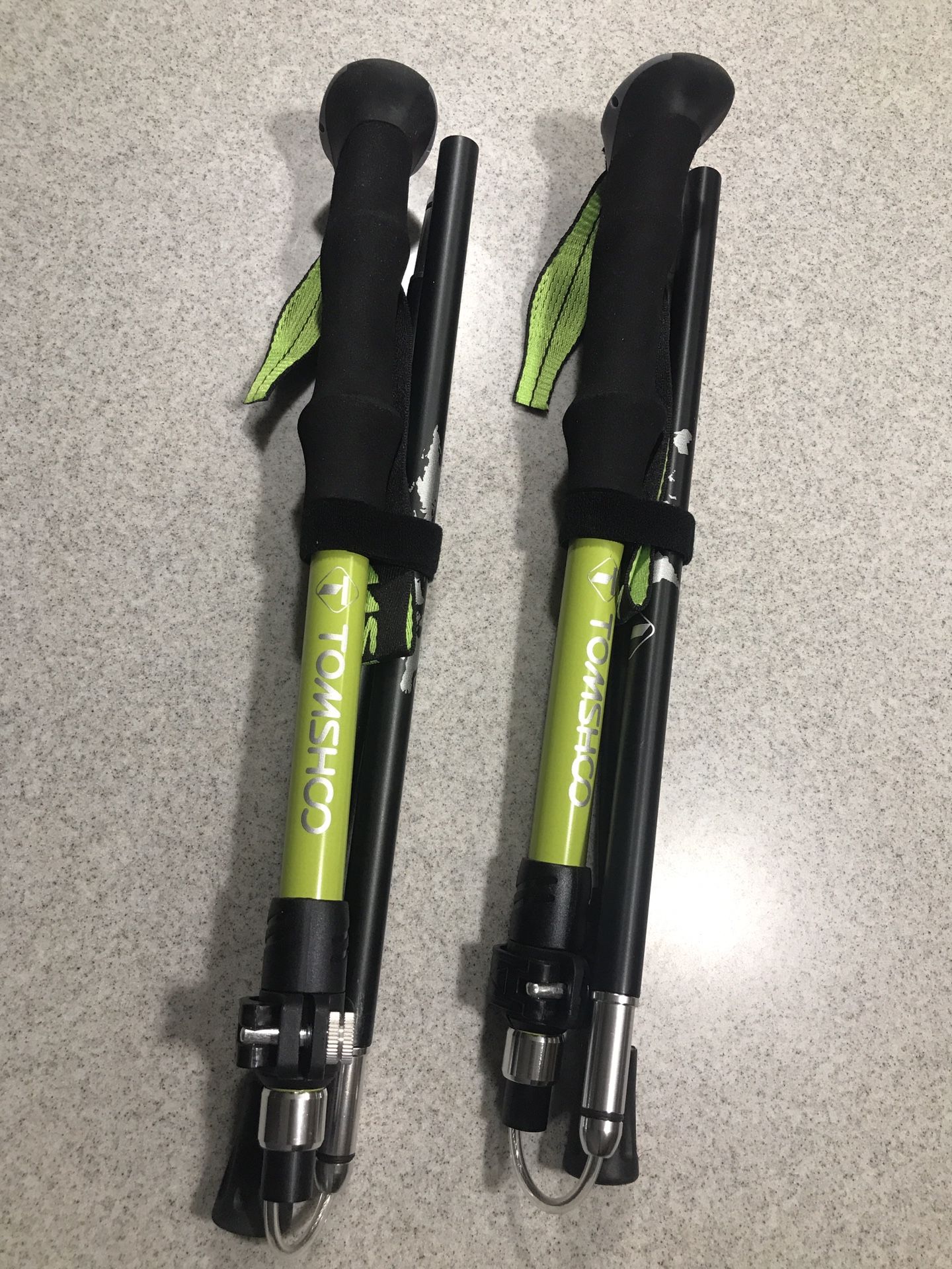 TOMSHOO 2pc Hiking/Trekking Poles Collapsible