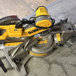 DEWALT DWS780 Sliding Compound Miter Saw Double-Bevel 12in