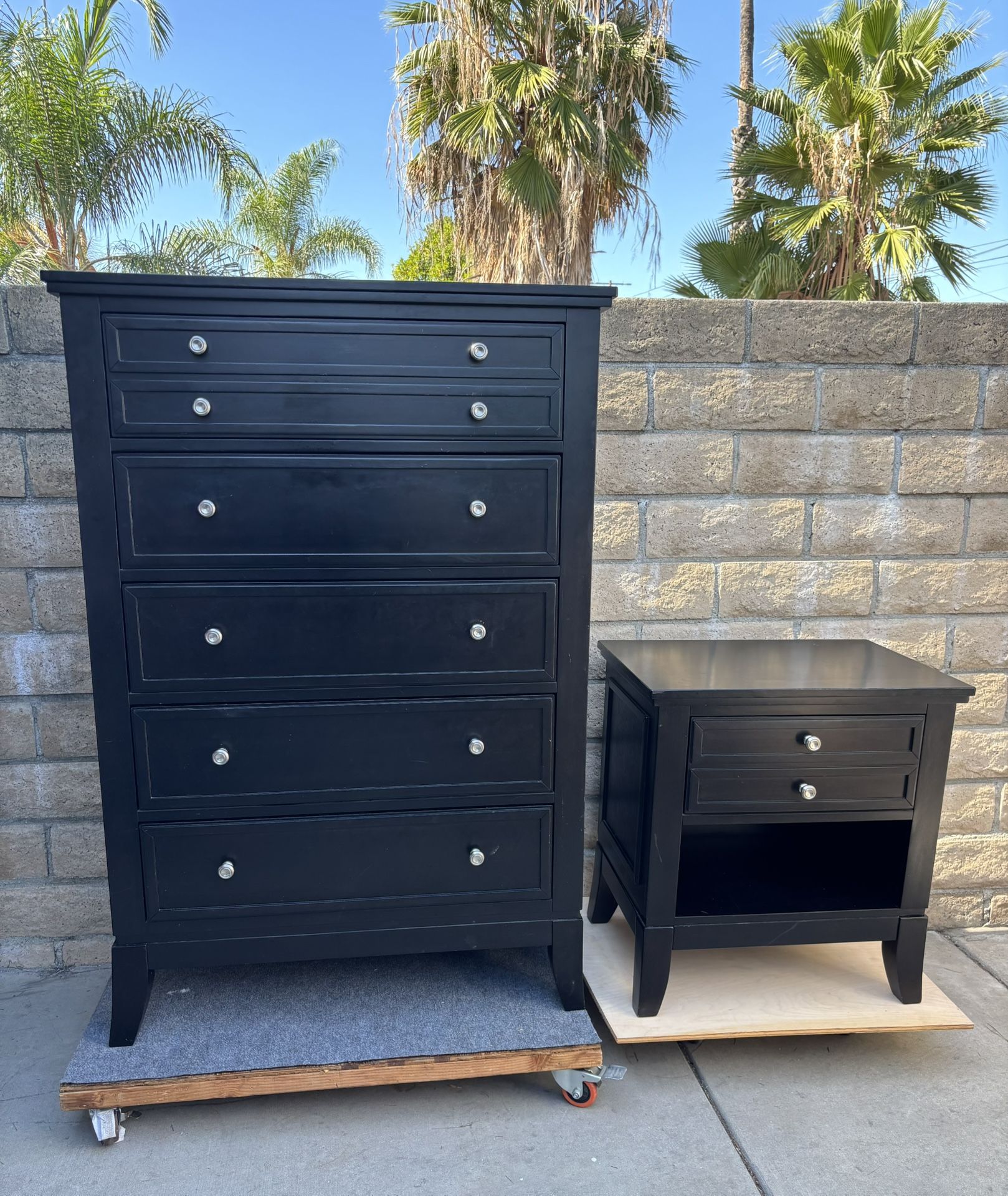 ASHLEY Black 5 Drawer Dresser And Nightstand 