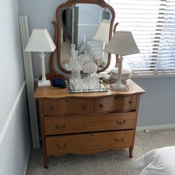 Antique Tiger Oak Serpentine Dresser with Swivel Mirror – Circa 1900
