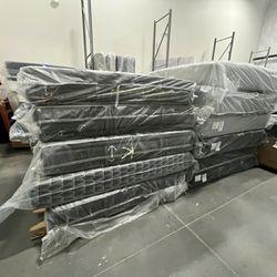 Pillowtop mattress, Hybrid & Memory Foam LIQUIDATION! While they last!