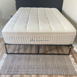 Dream Cloud Mattress -queen