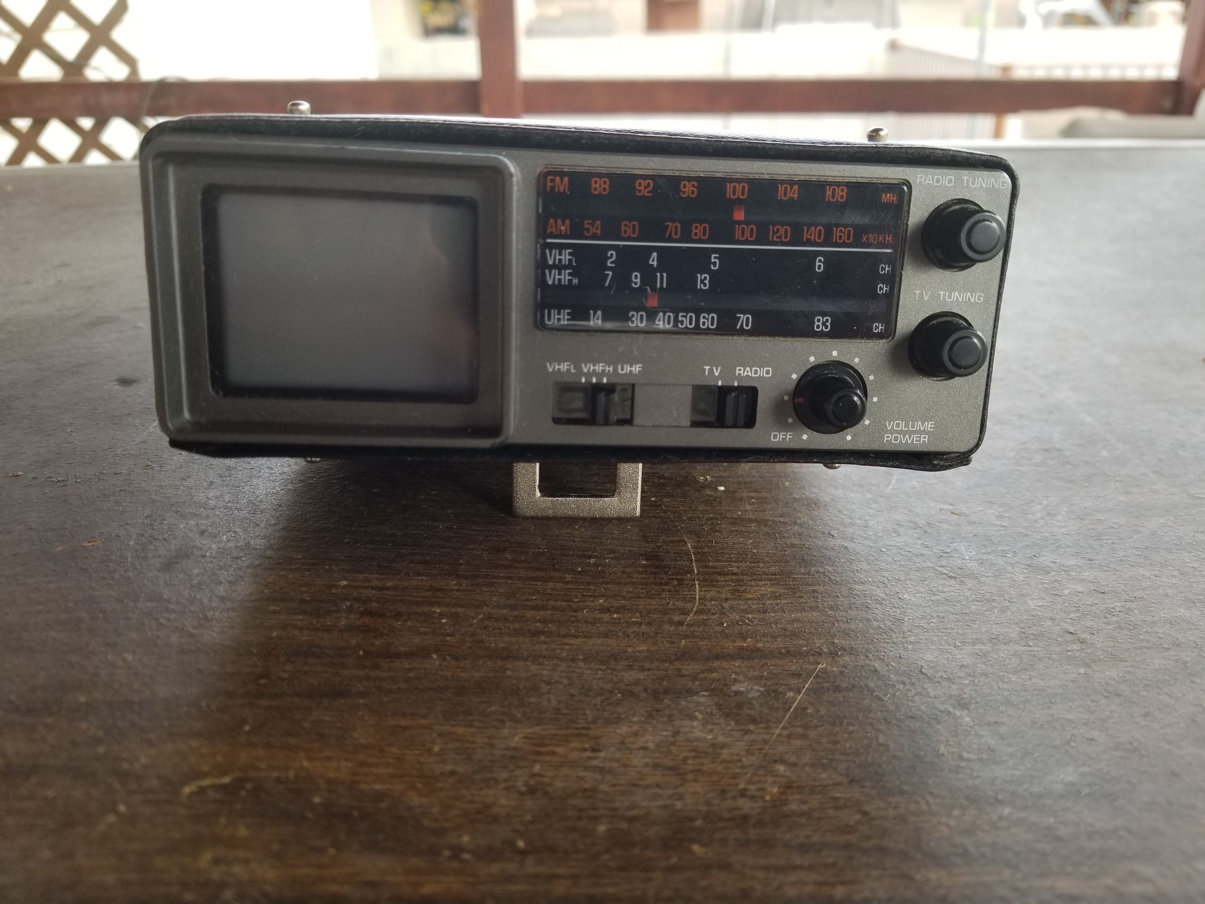 Vintage Unisonic portable TV w/radio XL-990