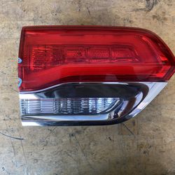 2014,2015,2016,2017,2018,2019 Jeep Grand Cherokee Left Side Inner Tail Light