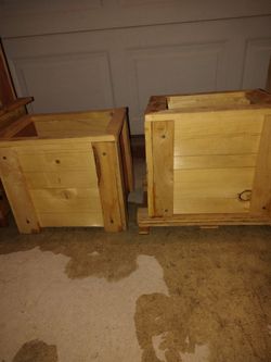 Cedar containers
