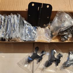 11 Hinges And 3 doorstops