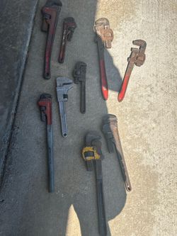 Pipe wrenches