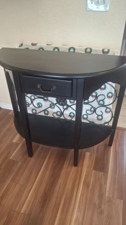 Corner table