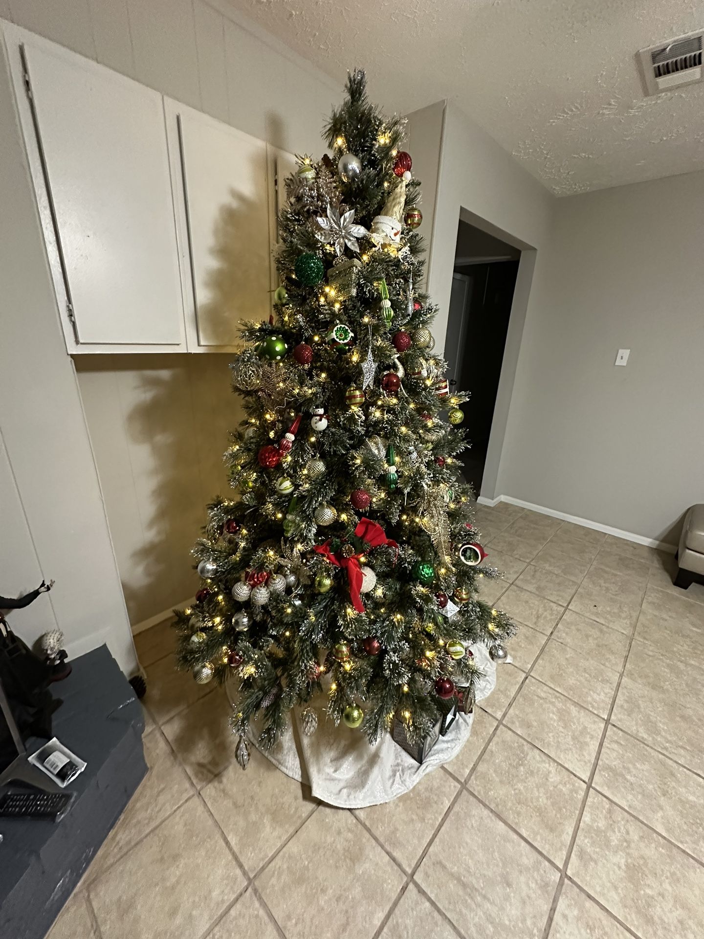 Lighting Christmas Tree