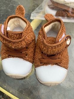 Baby shoes$1.00.   Chino, ca