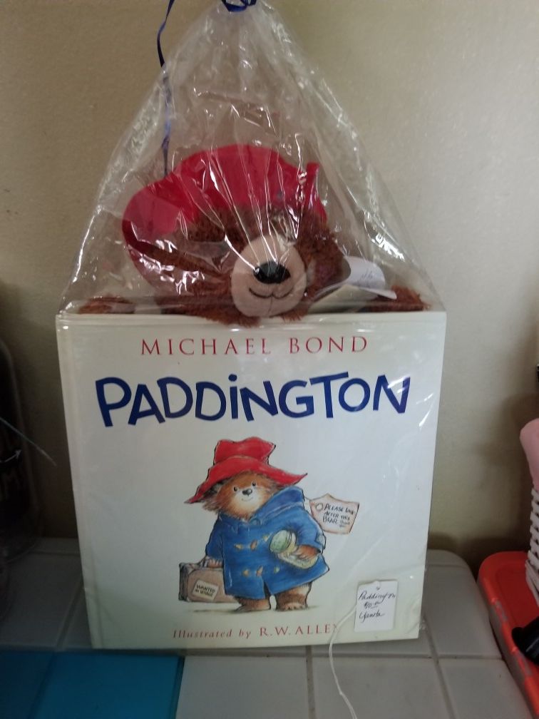 Paddington bear w/book