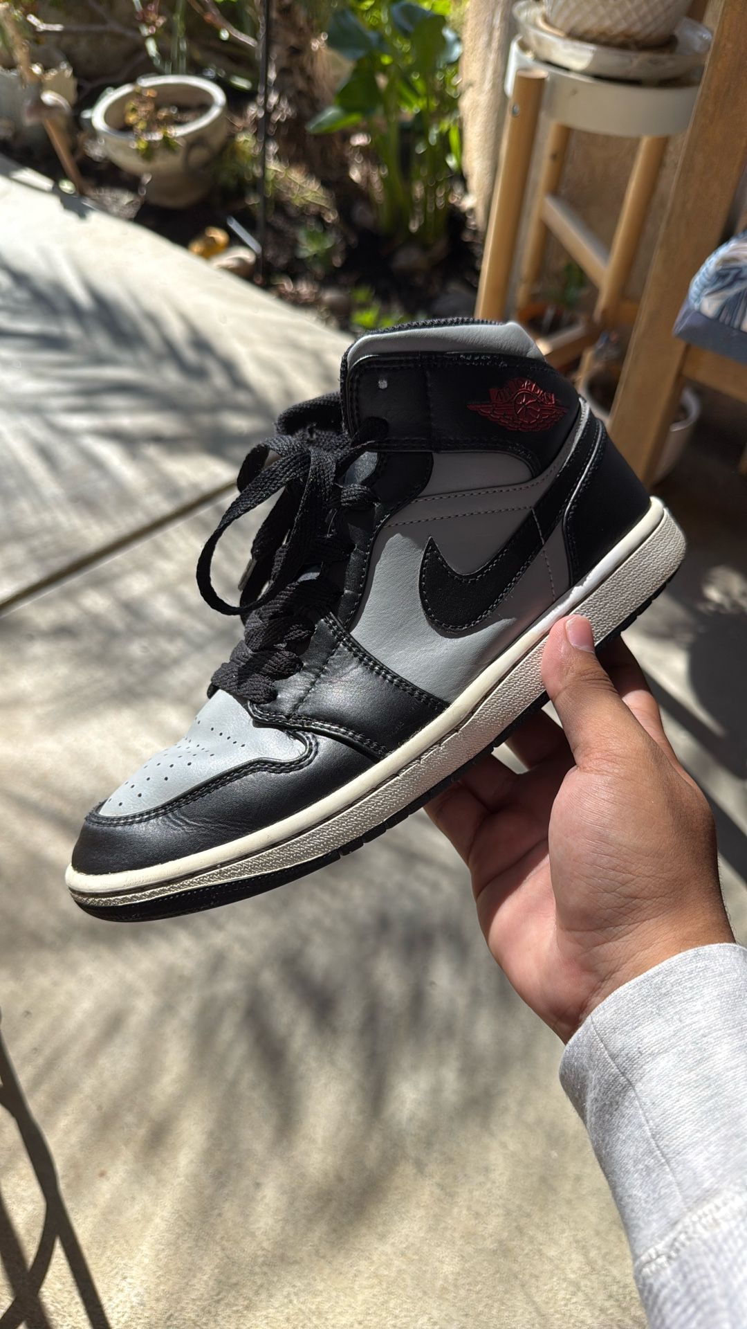Jordan 1 Mids Shadow Red