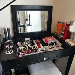 Cosmetic Vanity Table