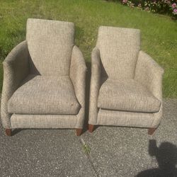 2 Matching Vintage Chairs Set