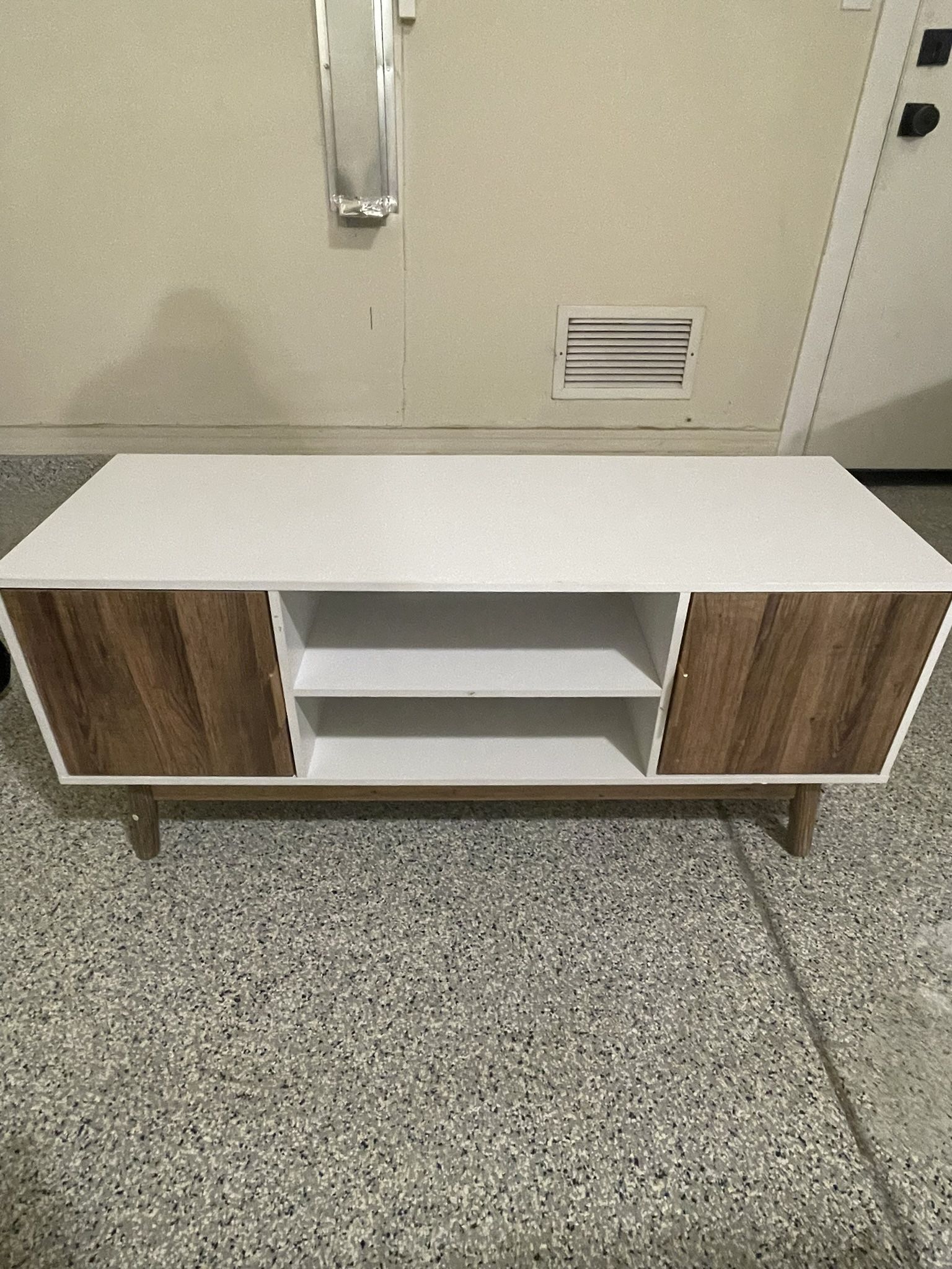 Entertainment Center Table / TV Stand