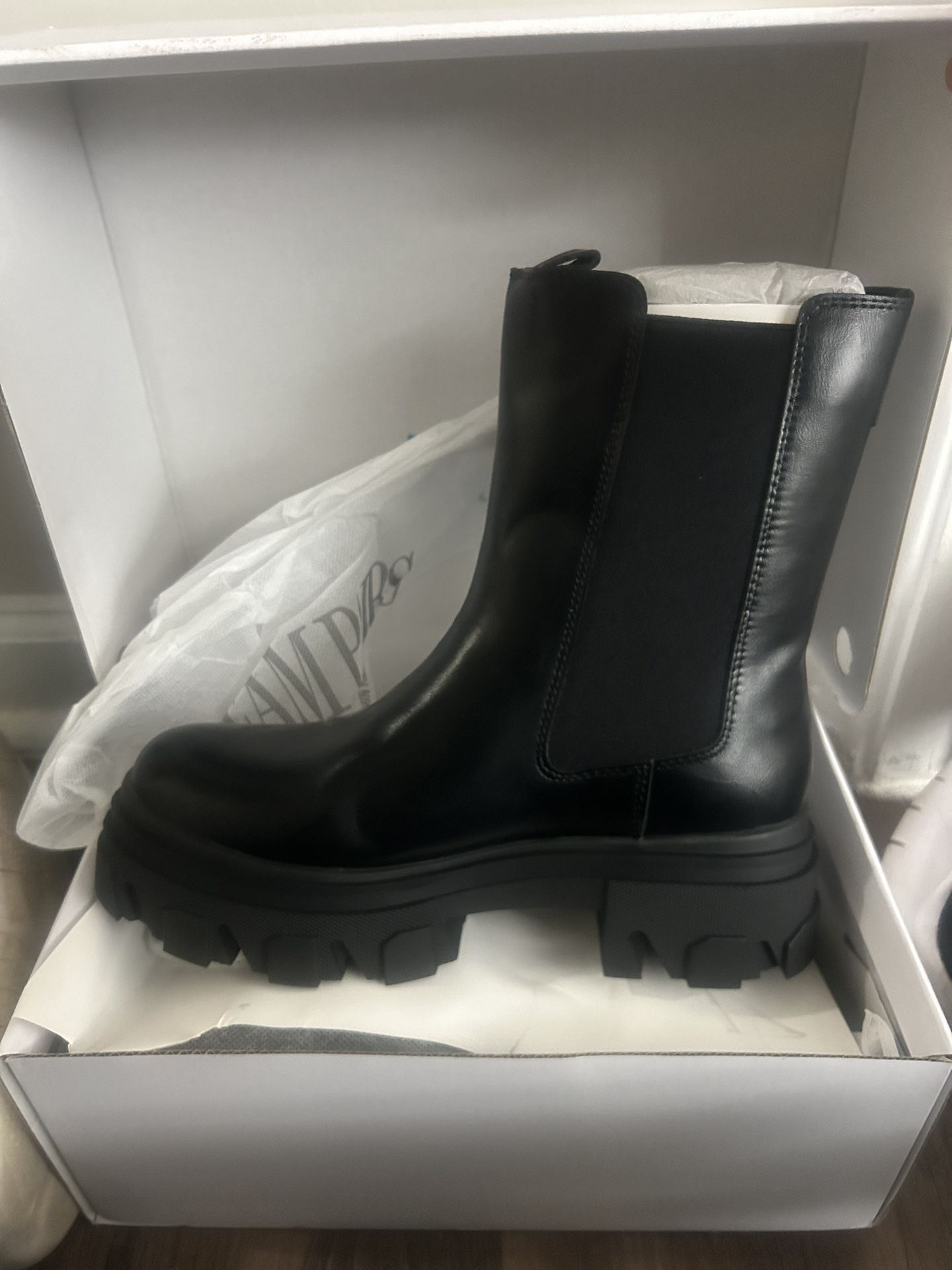 Black Chelsea Boot Size 7