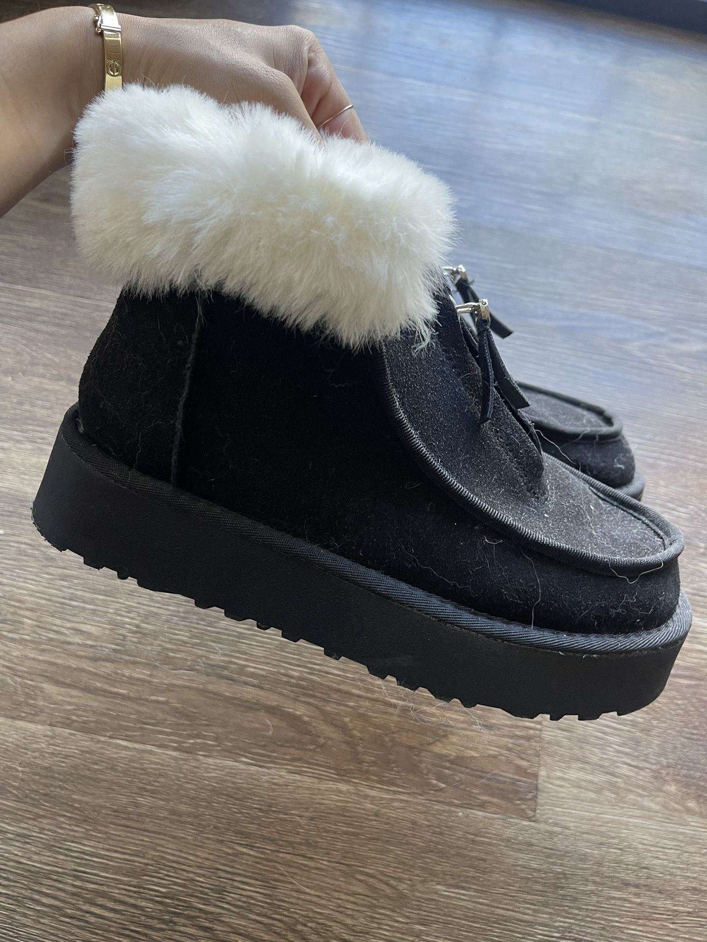 Uggish Black fur Boots